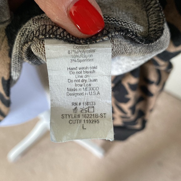 Pink Clover Animal print too with button detailed back and patch elbow, size L - Picture 6 of 6